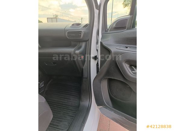 2025 OPEL COMBO CARGO EDİTİON 1.5D 11 BİN KMDE HATASIZ SIFIR AYR