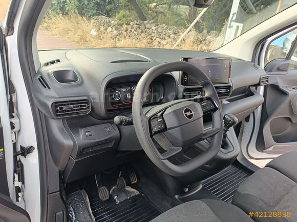 2025 OPEL COMBO CARGO EDİTİON 1.5D 11 BİN KMDE HATASIZ SIFIR AYR