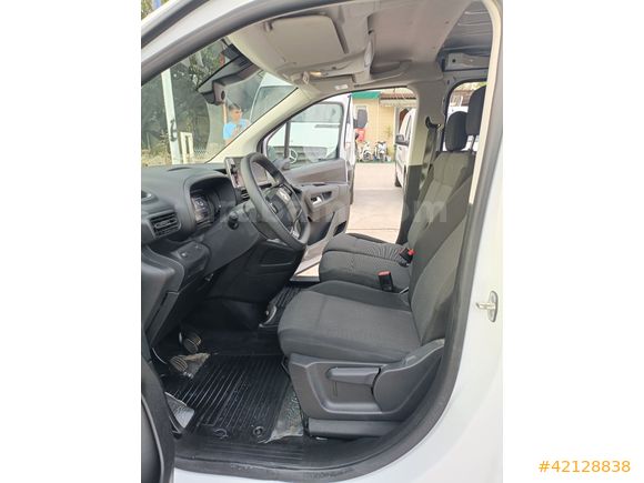 2025 OPEL COMBO CARGO EDİTİON 1.5D 11 BİN KMDE HATASIZ SIFIR AYR