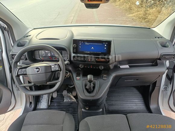 2025 OPEL COMBO CARGO EDİTİON 1.5D 11 BİN KMDE HATASIZ SIFIR AYR