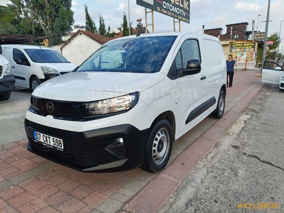 2025 OPEL COMBO CARGO EDİTİON 1.5D 11 BİN KMDE HATASIZ SIFIR AYR