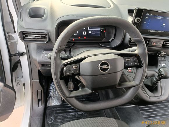 2025 OPEL COMBO CARGO EDİTİON 1.5D 11 BİN KMDE HATASIZ SIFIR AYR