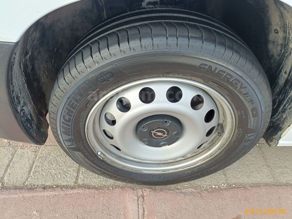 2025 OPEL COMBO CARGO EDİTİON 1.5D 11 BİN KMDE HATASIZ SIFIR AYR