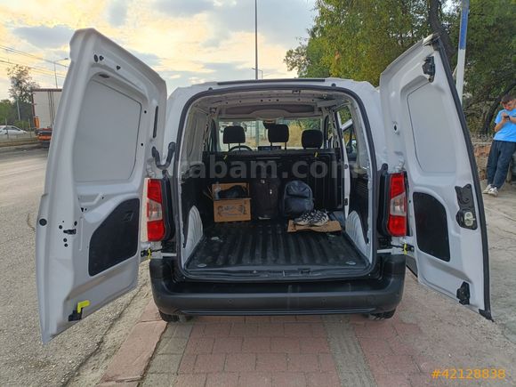 2025 OPEL COMBO CARGO EDİTİON 1.5D 11 BİN KMDE HATASIZ SIFIR AYR