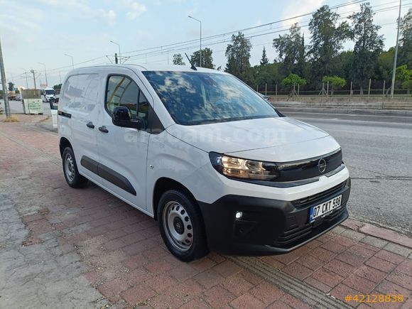 2025 OPEL COMBO CARGO EDİTİON 1.5D 11 BİN KMDE HATASIZ SIFIR AYR