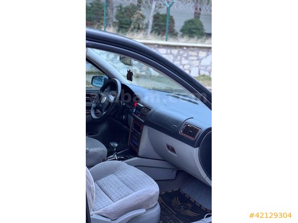2002 MODEL WV GOLF 1.6 DEĞİŞENSİZ OTOMATİK