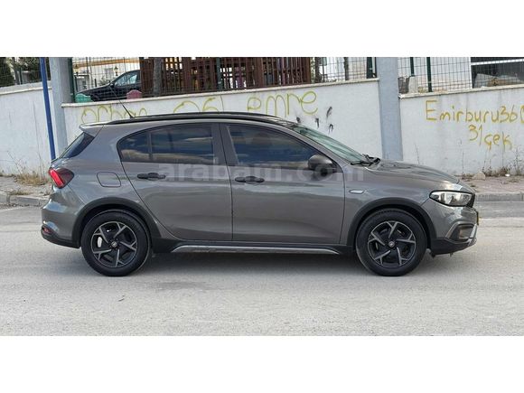 ACİL SATILIK 2023 MODEL EGEA CROSS HATASIZ DÜŞÜK KM