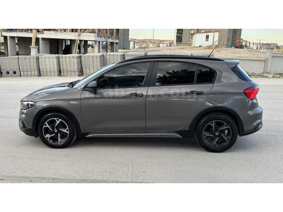 ACİL SATILIK 2023 MODEL EGEA CROSS HATASIZ DÜŞÜK KM