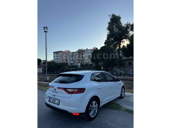 Sahibinden Renault Megane 1.6 Joy 2017 Model  140.000 km Beyaz