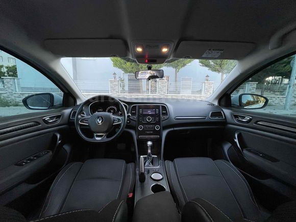  2016 model Renault Megane 4 1.5 dCi Touch EDC   