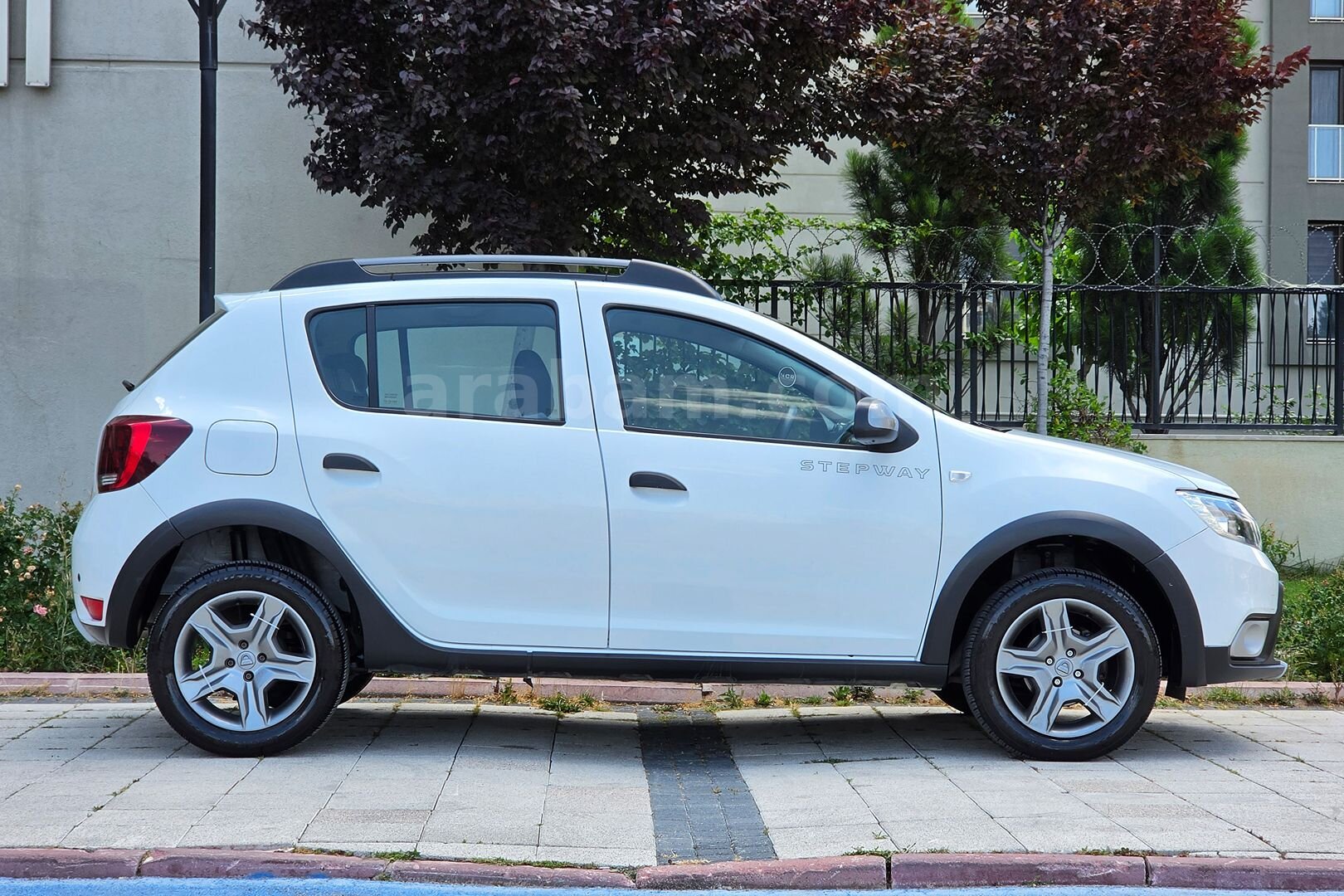 Galeriden Dacia Sandero 0.9 TCe Stepway Easy-R 2020 Model Konya 53.000 km Beyaz 7