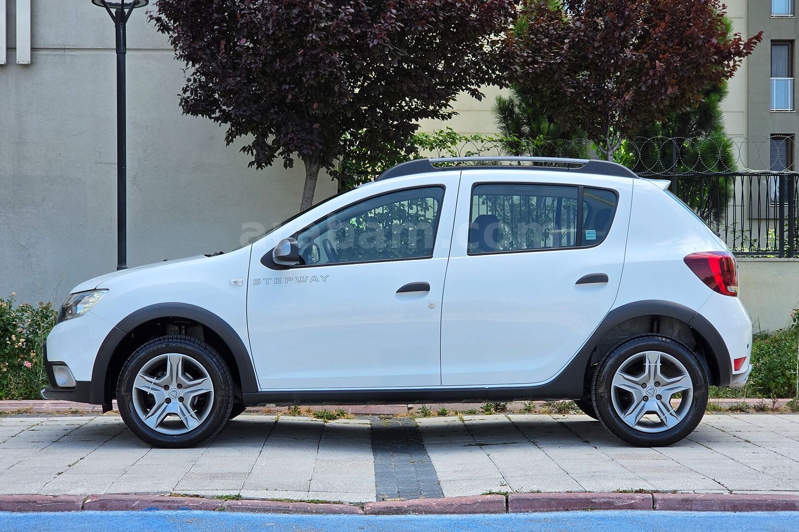 Galeriden Dacia Sandero 0.9 TCe Stepway Easy-R 2020 Model Konya 53.000 km Beyaz 4