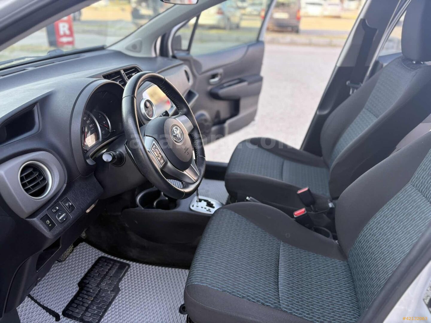 Galeriden Toyota Yaris 1.33 Fun 2012 Model Aksaray 168.000 km Gri 6