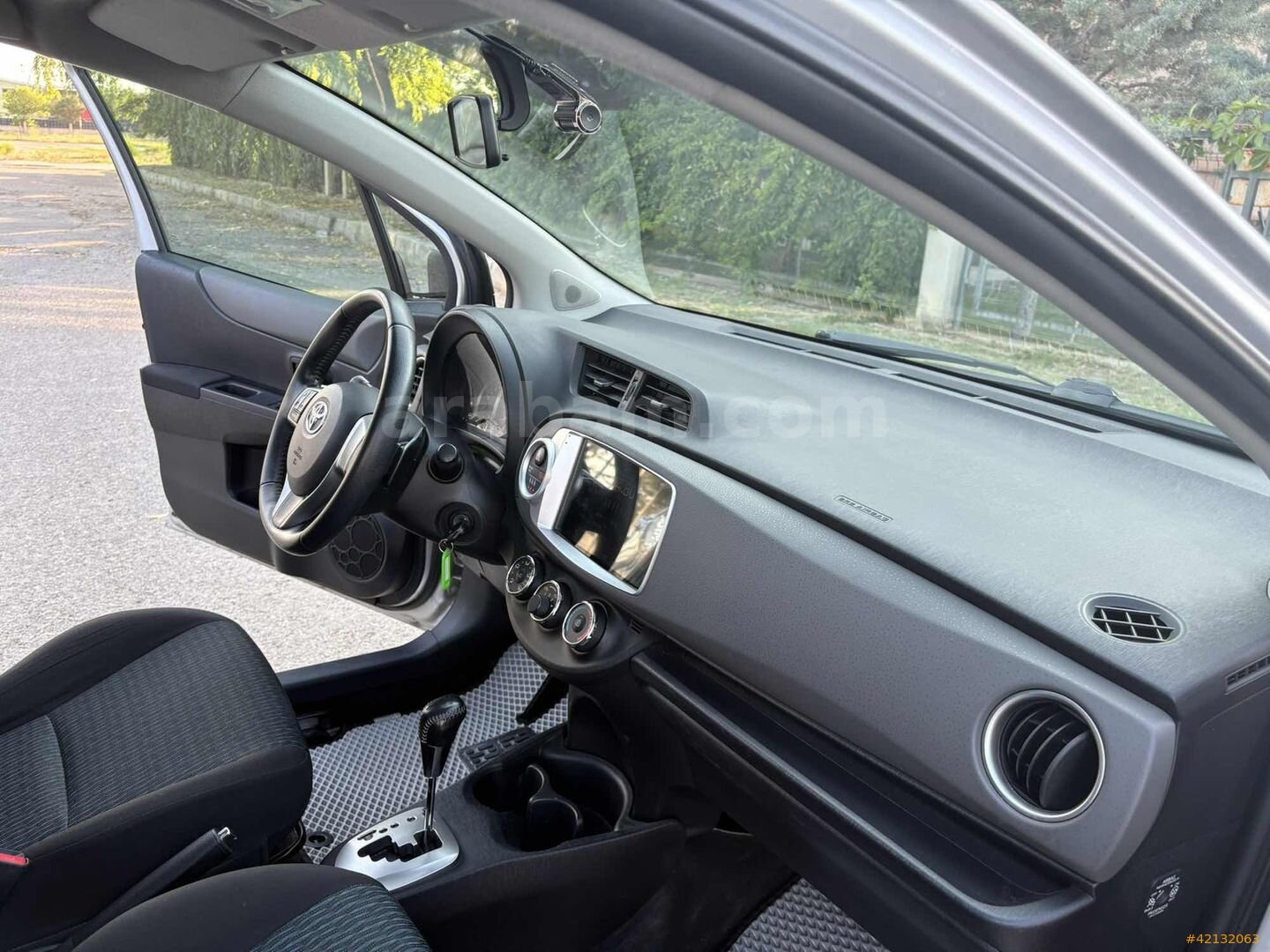 Galeriden Toyota Yaris 1.33 Fun 2012 Model Aksaray 168.000 km Gri 3