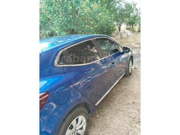Sahibinden Renault Clio 1.0 SCe Joy 2023 Model