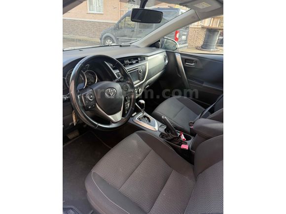 Acil !! Toyota Auris 1.6 Active 2014 Model 