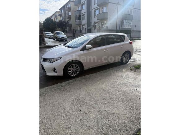 Acil !! Toyota Auris 1.6 Active 2014 Model 