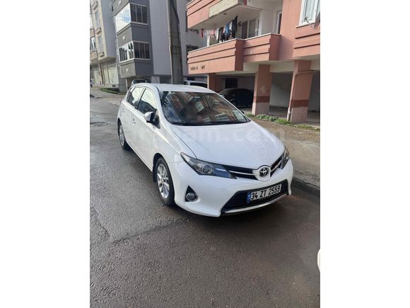 Acil !! Toyota Auris 1.6 Active 2014 Model 