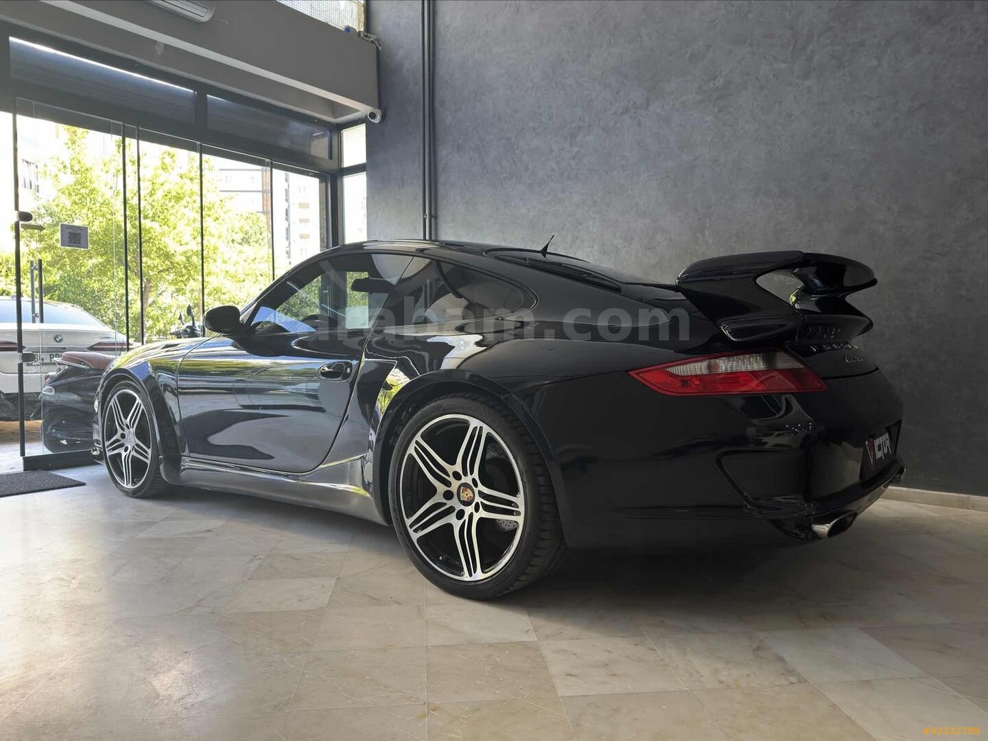 Galeriden Porsche 911 Carrera 4 2000 Model İstanbul 205.000 km Lacivert 2