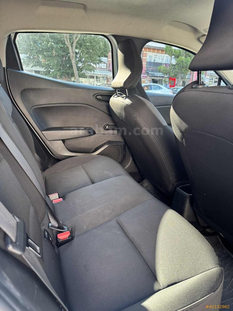 Galeriden Renault Clio 1.0 TCe Touch 2022 Model İstanbul 140.250 km Beyaz 6