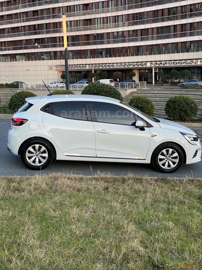 Galeriden Renault Clio 1.0 TCe Touch 2022 Model İstanbul 140.250 km Beyaz 4