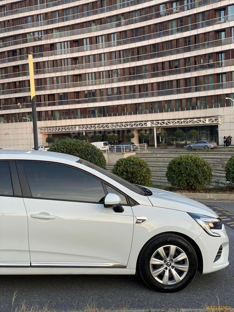 Galeriden Renault Clio 1.0 TCe Touch 2022 Model İstanbul 140.250 km Beyaz 5