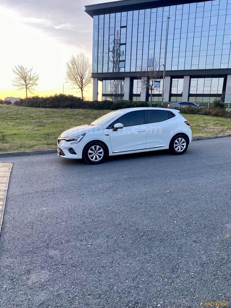 Galeriden Renault Clio 1.0 TCe Touch 2022 Model İstanbul 140.250 km Beyaz 3