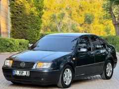 BİLEK AUTO'DAN 2004 MODEL HATASIZ DEĞİŞENSİZ BORA 1.6 PACİFİC