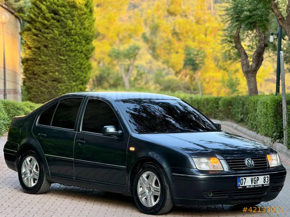 BİLEK AUTO'DAN 2004 MODEL HATASIZ DEĞİŞENSİZ BORA 1.6 PACİFİC