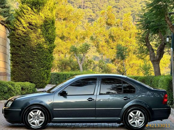 BİLEK AUTO'DAN 2004 MODEL HATASIZ DEĞİŞENSİZ BORA 1.6 PACİFİC