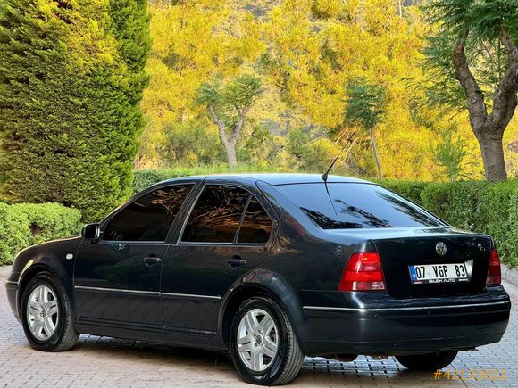 BİLEK AUTO'DAN 2004 MODEL HATASIZ DEĞİŞENSİZ BORA 1.6 PACİFİC