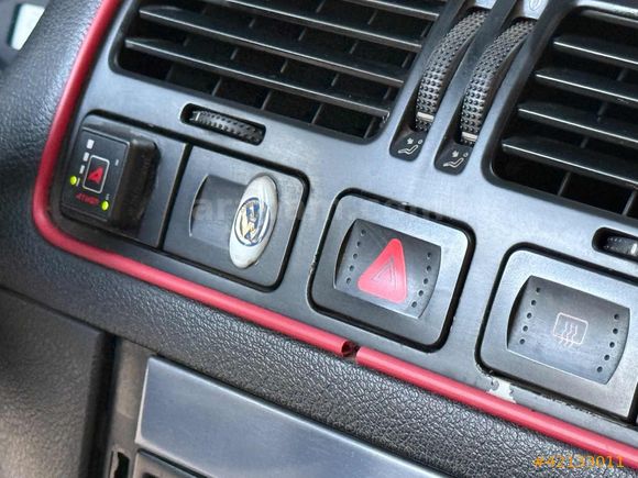 BİLEK AUTO'DAN 2004 MODEL HATASIZ DEĞİŞENSİZ BORA 1.6 PACİFİC
