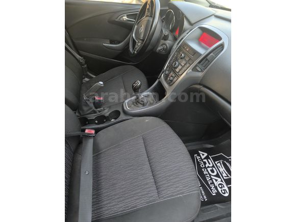 Sabakımlı Astra sahibinden Opel Astra 1.6 Edition 2013 Model