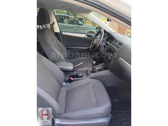 2015 MODEL JETTA İLK SAHİBİNDEN. SADECE 81 BİN KM DE DİZEL