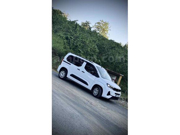 Sahibinden Opel Combo 1.5 CDTI Essential 2025 Model 