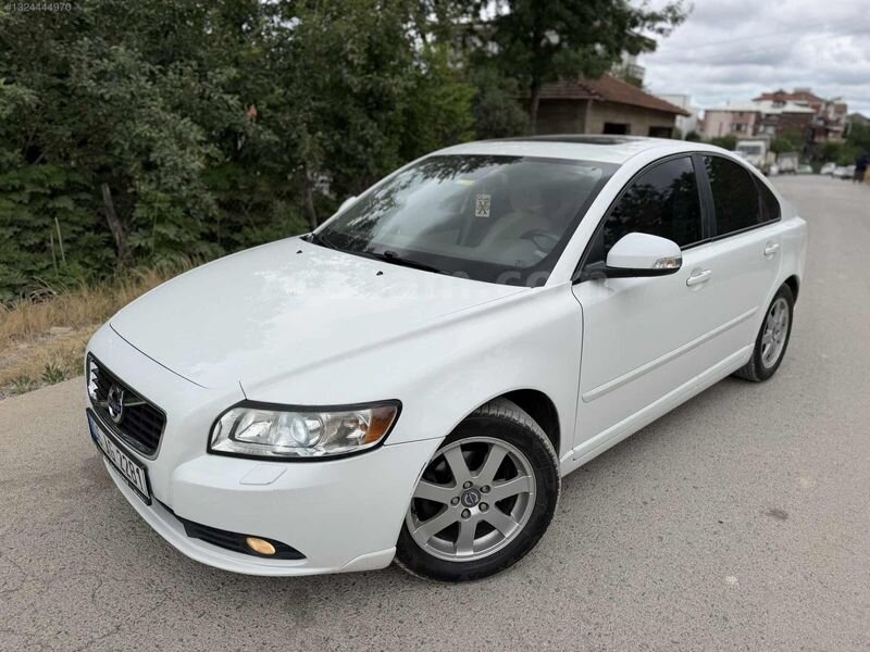 Galeriden Volvo S40 1.6 D Dynamic 2012 Model Sakarya 188.000 km Beyaz