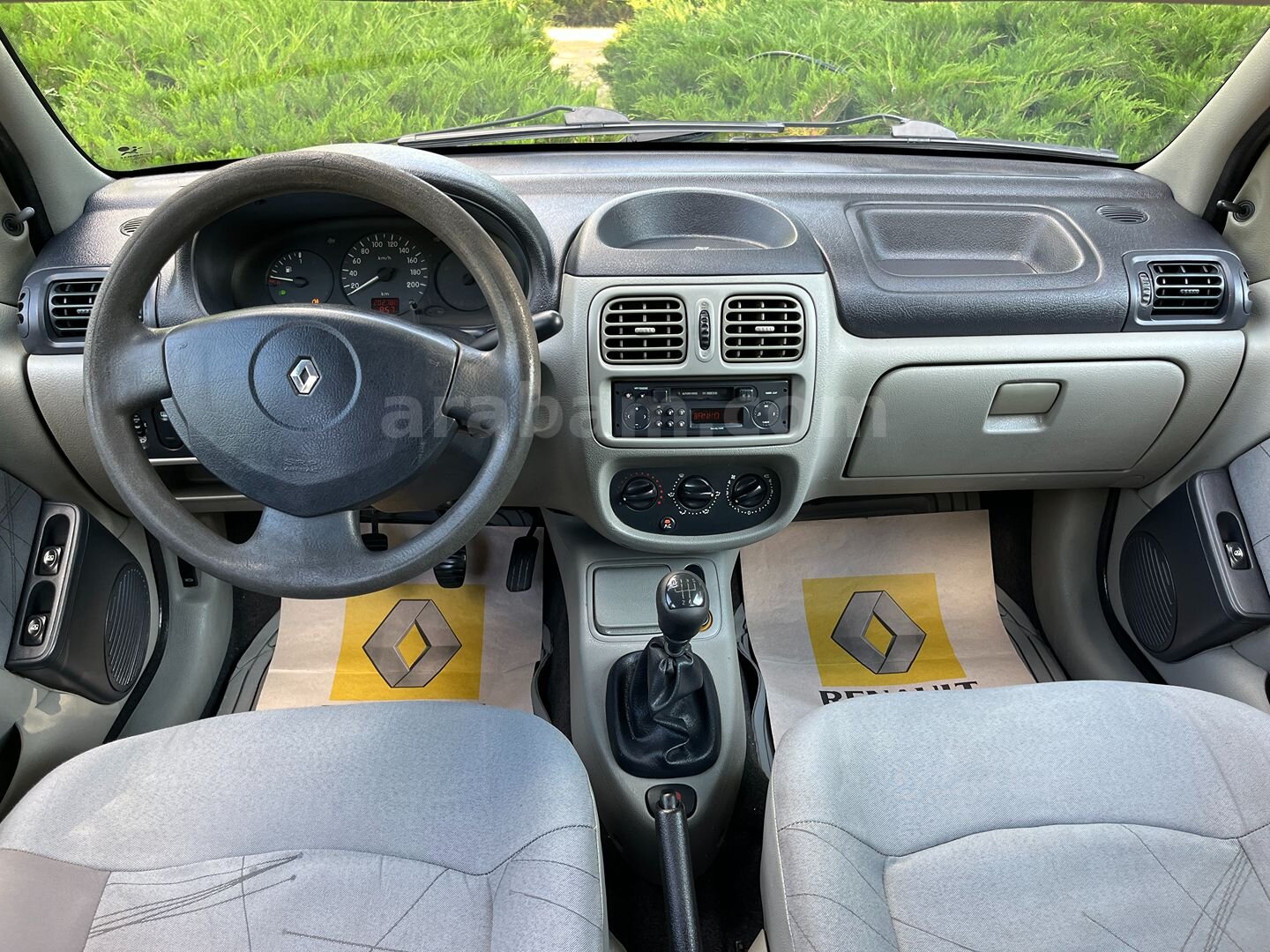 Galeriden Renault Clio 1.4 Authentique 2004 Model Ankara 202.780 km Gri (Gümüş) 3