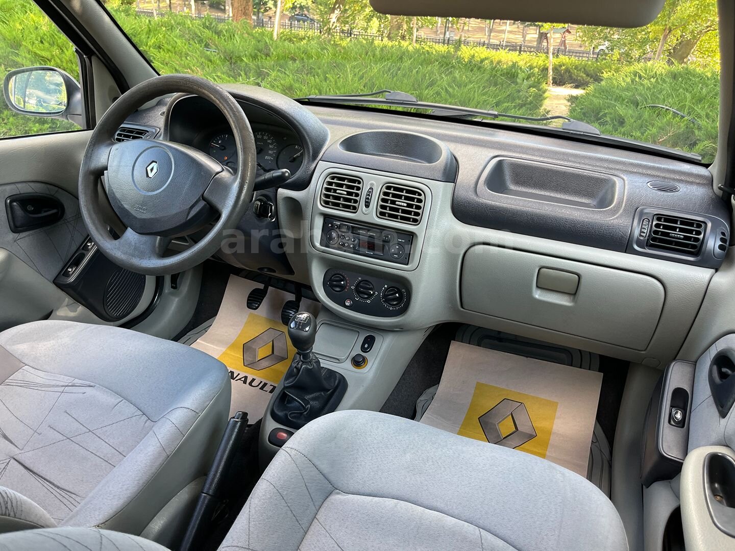 Galeriden Renault Clio 1.4 Authentique 2004 Model Ankara 202.780 km Gri (Gümüş) 4
