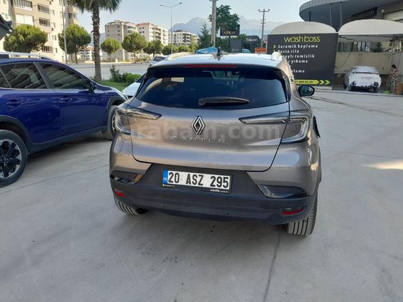 Sahibinden Renault Captur 1.3 TCe Techno 2025 Model  8.000 km Gri