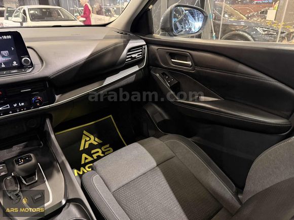 2023 MODEL QASHQAİ SKY PACK 1.3 DIG-T CAM TAVAN SERVİS BAKIMLI