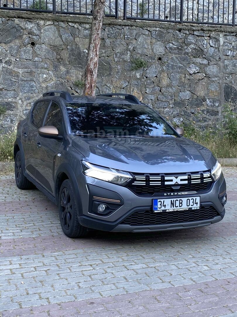 Galeriden Dacia Sandero 1.0 TCe Extreme 2025 Model İstanbul 22.837 km Gri (titanyum) 4