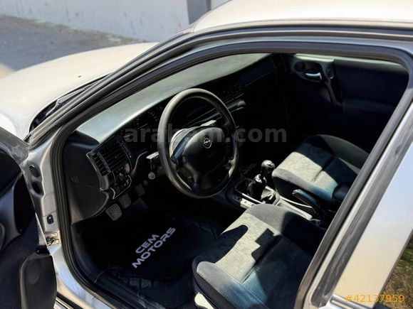 CEM MOTORS// 2000 MODEL TEMİZ BAKIMLI/KLİMALI/OPEL VECTRA