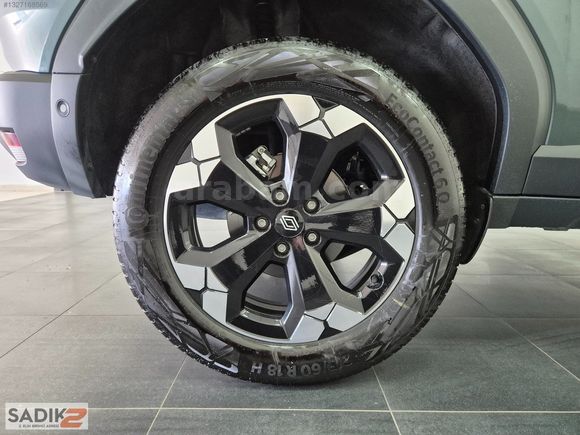 SADIK2'DEN 2025 RENAULT DUSTER TECHNO 1.3 TCE EDC 145 BG %20 KDV