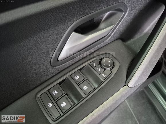 SADIK2'DEN 2025 RENAULT DUSTER TECHNO 1.3 TCE EDC 145 BG %20 KDV
