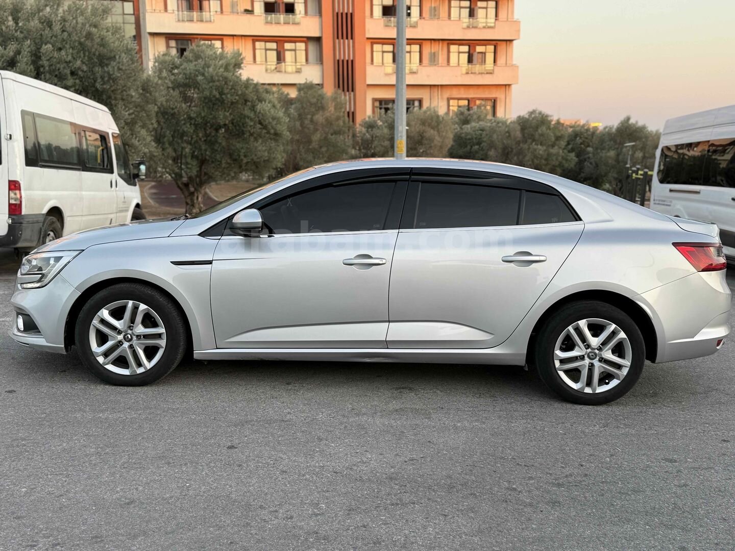 Sahibinden Renault Megane 1.5 dCi Joy 2017 Model İzmir 185.025 km Gri 5