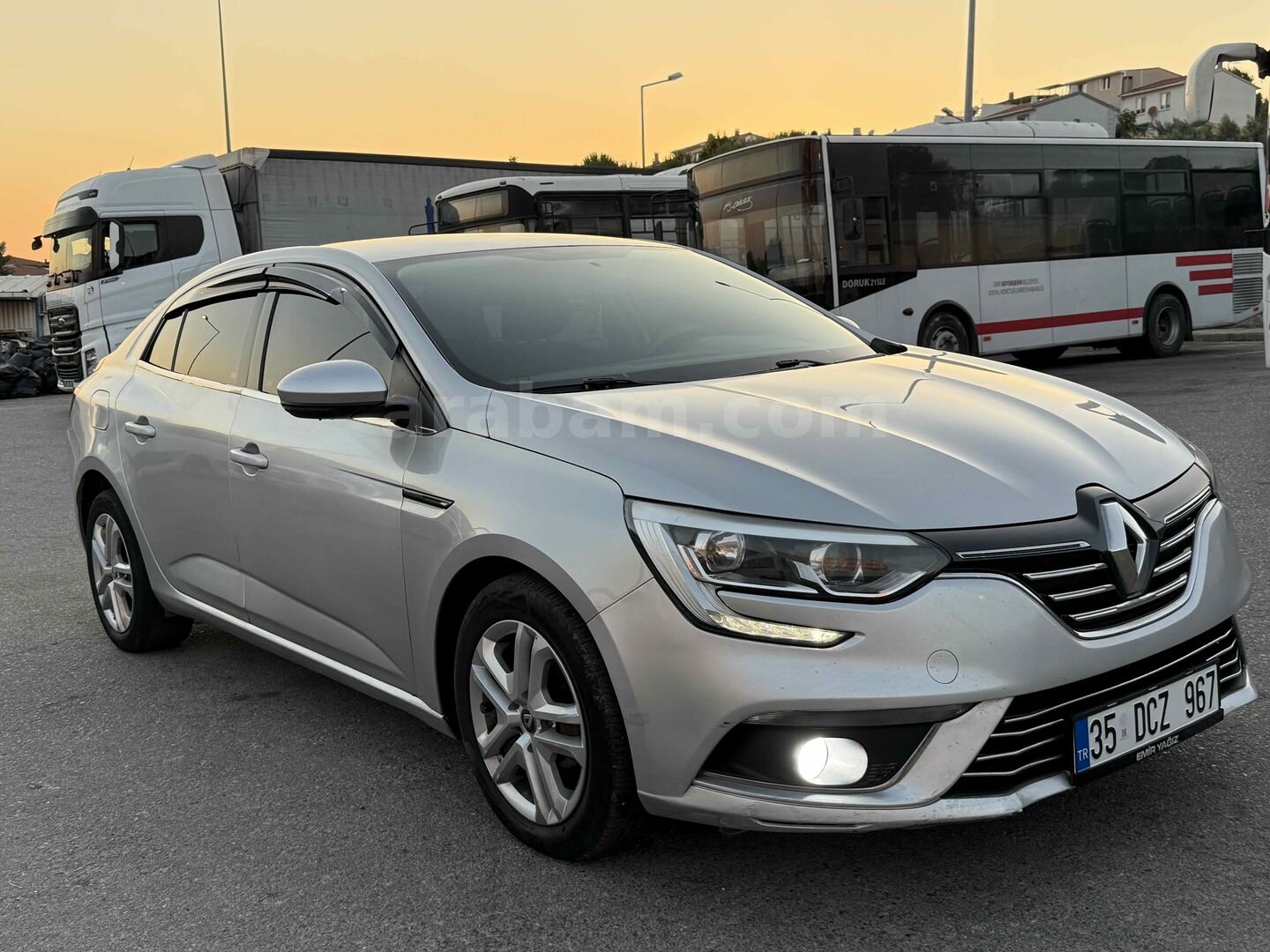 Sahibinden Renault Megane 1.5 dCi Joy 2017 Model İzmir 185.025 km Gri 4