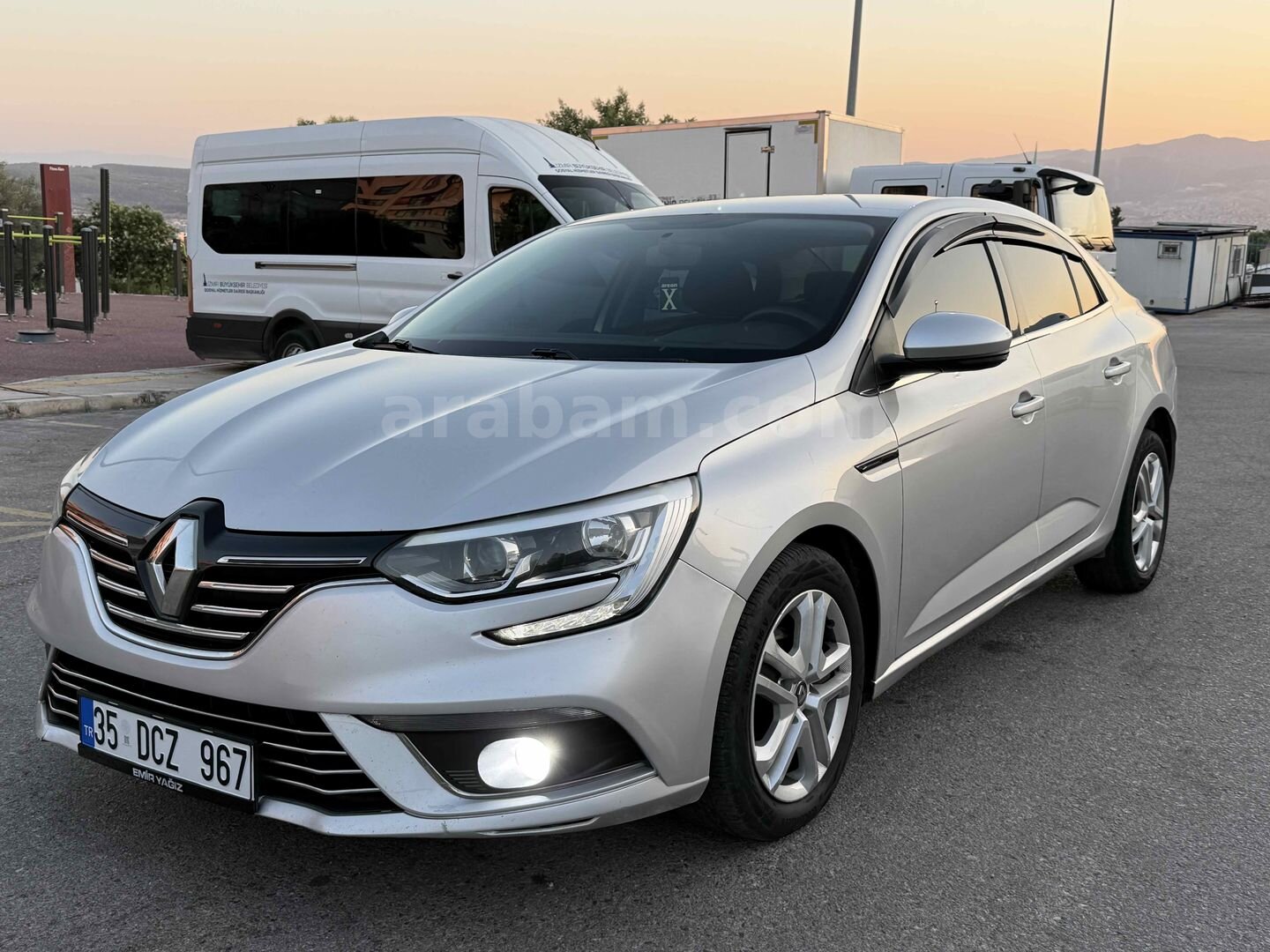 Sahibinden Renault Megane 1.5 dCi Joy 2017 Model İzmir 185.025 km Gri 3