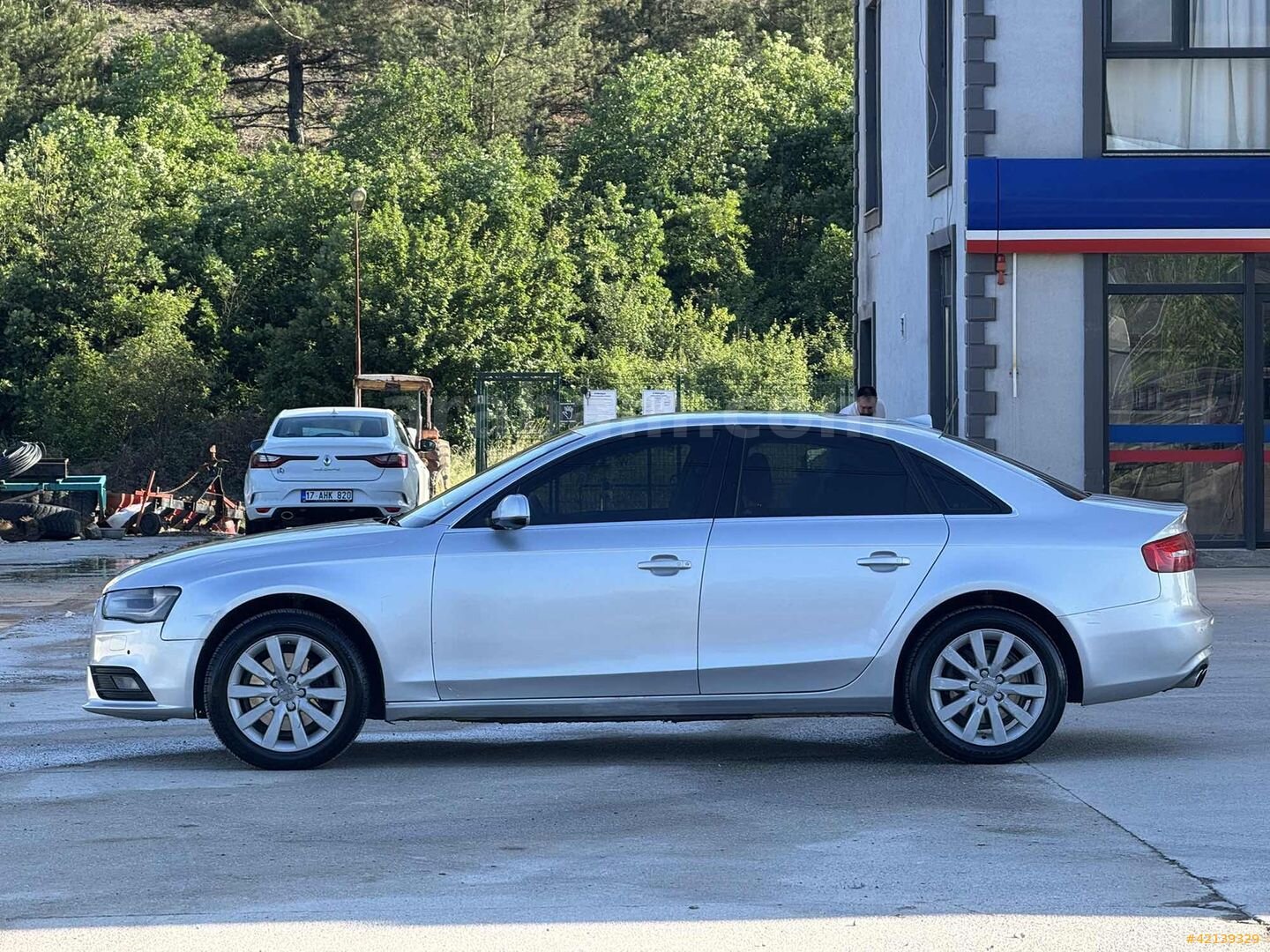 Galeriden Audi A4 Sedan 2.0 TDI 2013 Model Çanakkale 290.000 km Gri 2
