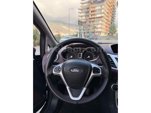 Sahibinden Ford Fiesta 1.4 Titanium 2009 Model 