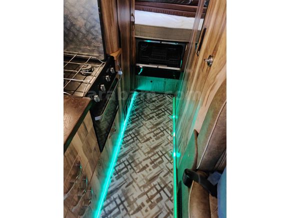 POP UP TAVANLI 6 Kişilik Lüks Karavan